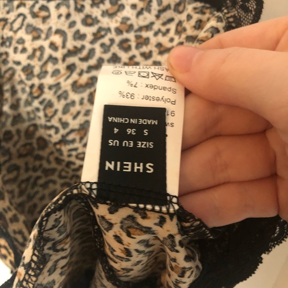 SHEIN printed crop top - Picture 2 of 2